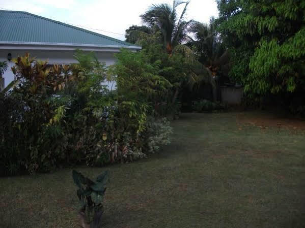 Marl Self Catering Villa Pointe La Rue Exterior photo